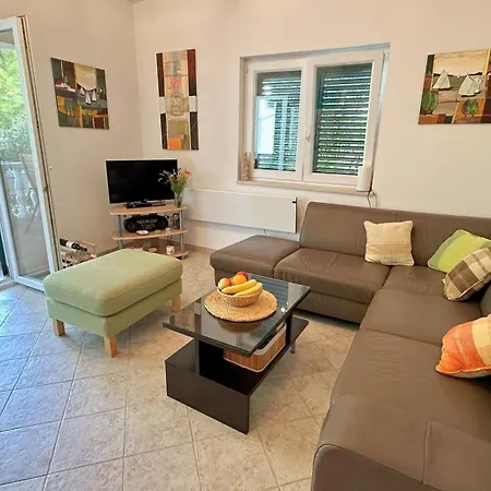 Apartman Wind Near Prosika Beach