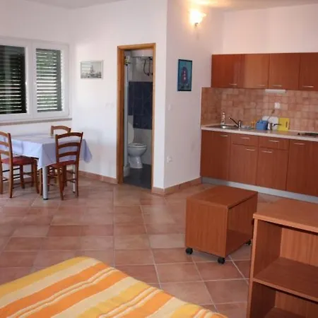 Apartman Wind Near Prosika Beach